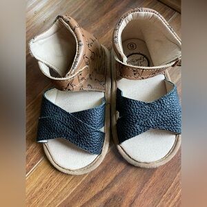 Little Love Bug Dinosaur sandals size 6